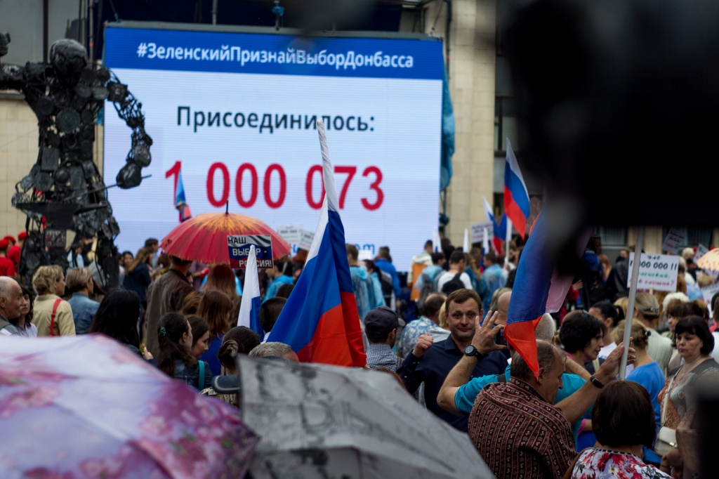 В Донецке прошел митинг в поддержку скандальной акции «Выбор Донбасса»