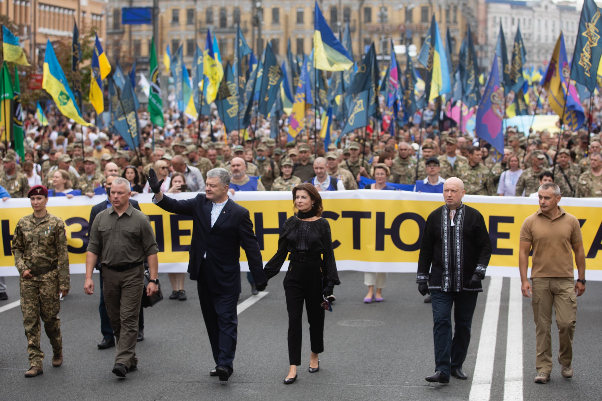 Порошенко на Майдане. Порошенко на Майдане 2014. День независимости Украины. Парад независимости Украины.