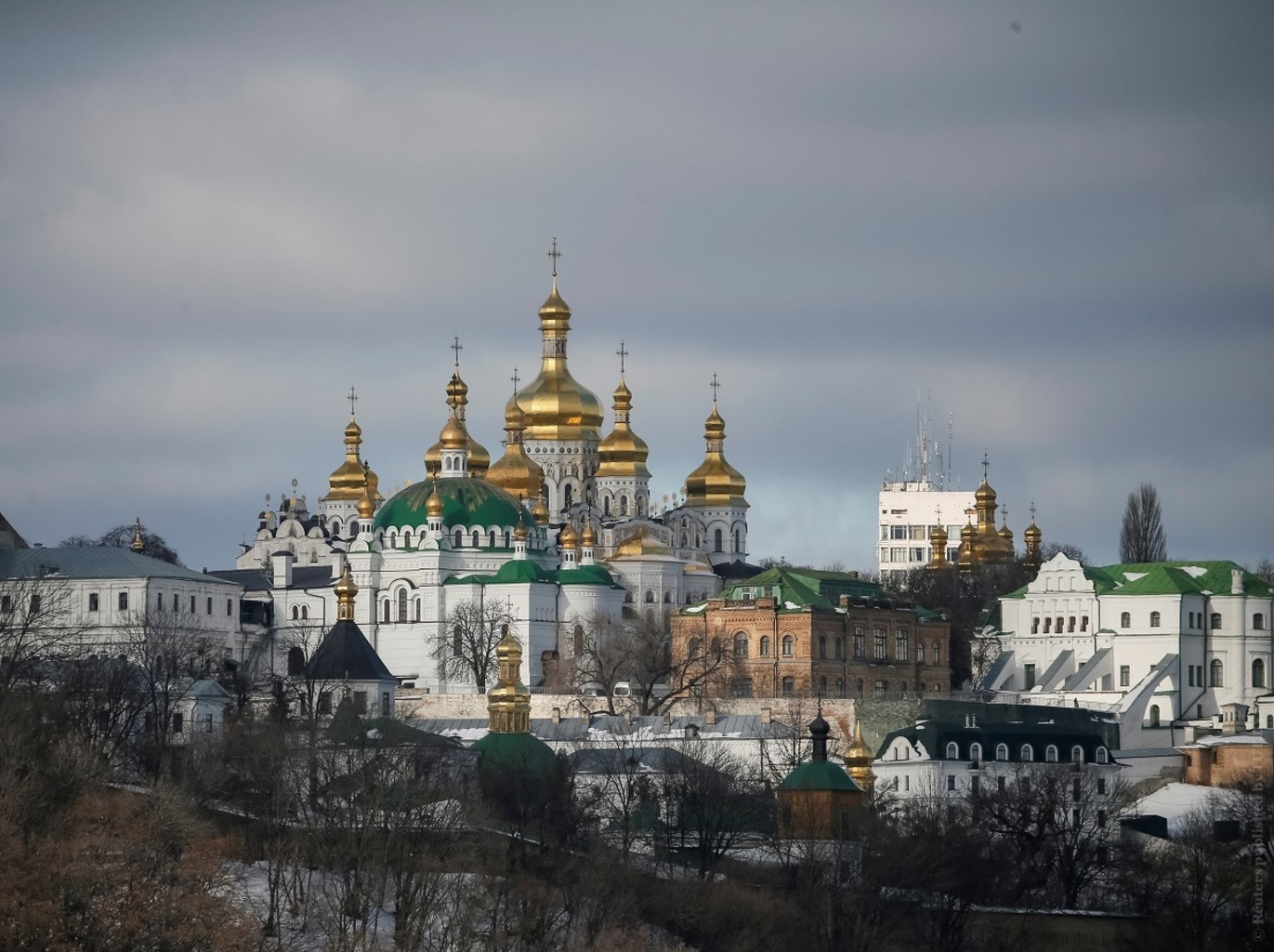 Фото печерской лавры. Киево-Печерскую Лавру. Киев панорама Киево Печерского монастыря. 1051 Киев, Украина Киево-Печерская Лавра. Киево Печерский монастырь внутри литургия.