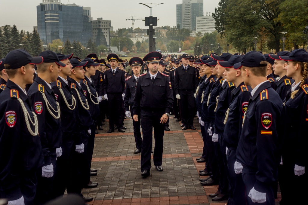 Полиция донецкая народная республика. Академия МВД ДНР курсанты. МВД ДНР полиция. Шеврон Академия МВД ДНР. Курсанты Академии МВД.